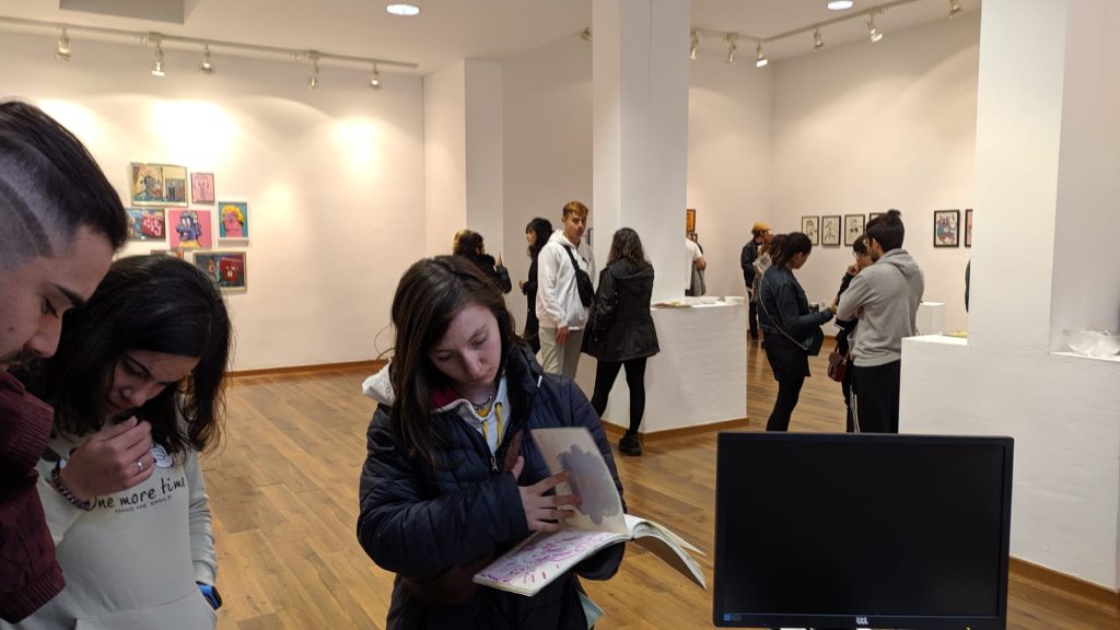 gallery grid image